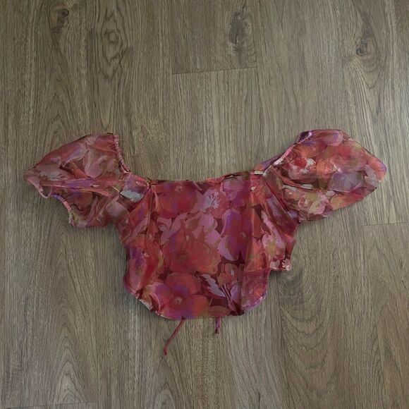 Le Lis Collection MAGENTA FLORAL CROP TOP with mesh sleeves S - Picture 4 of 5